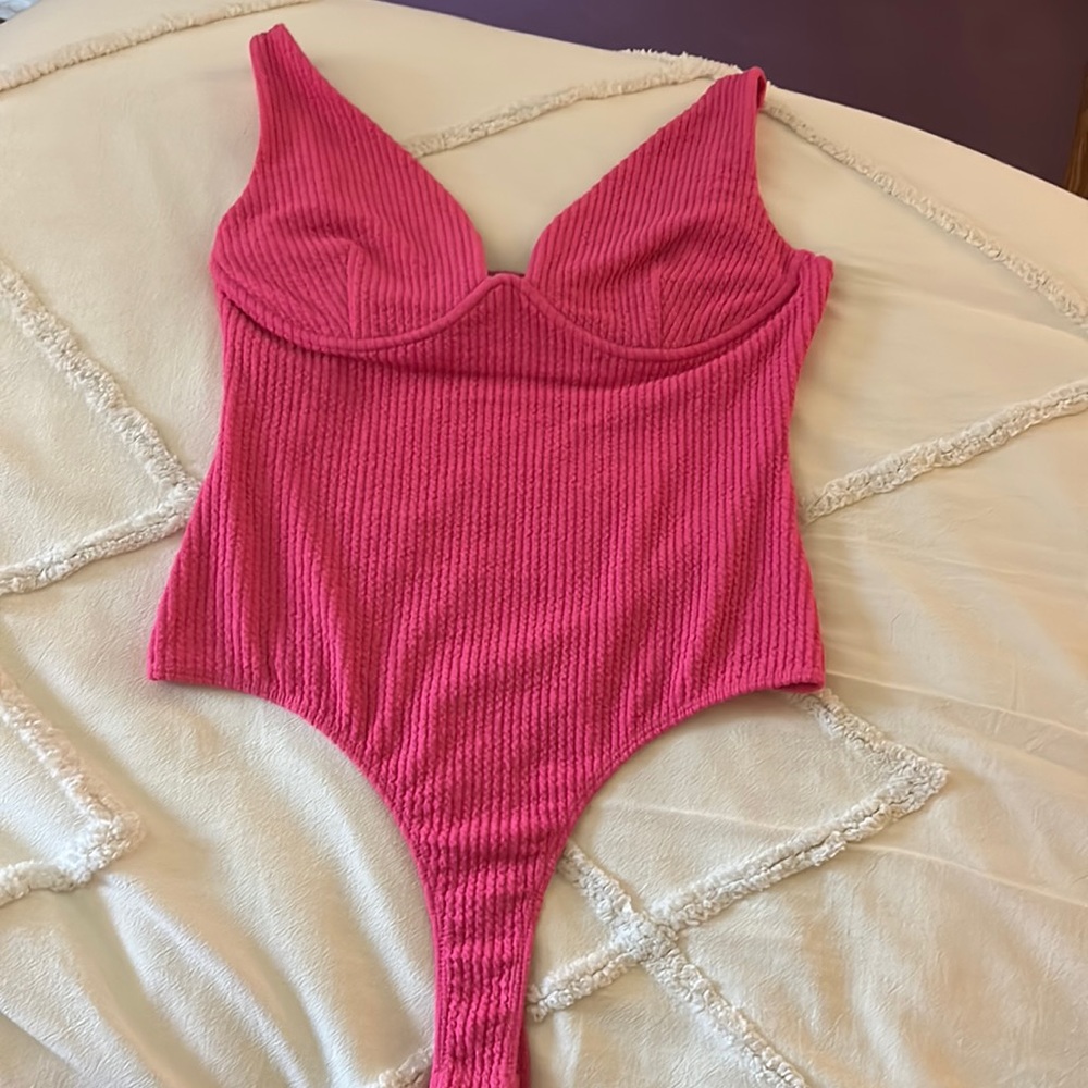ASTR THE LABEL HOT PINK WOMENS BODYSUIT SIZE MEDIUM